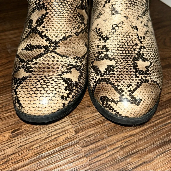 Snakeskin Chelsea slip on bootie size 7 M - Picture 3 of 11